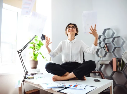 Quels sont les avantages pour vos salariés de faire du yoga au travail ?