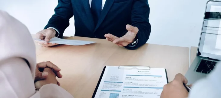 How Should Employers Evaluate Employment Gaps in CVs